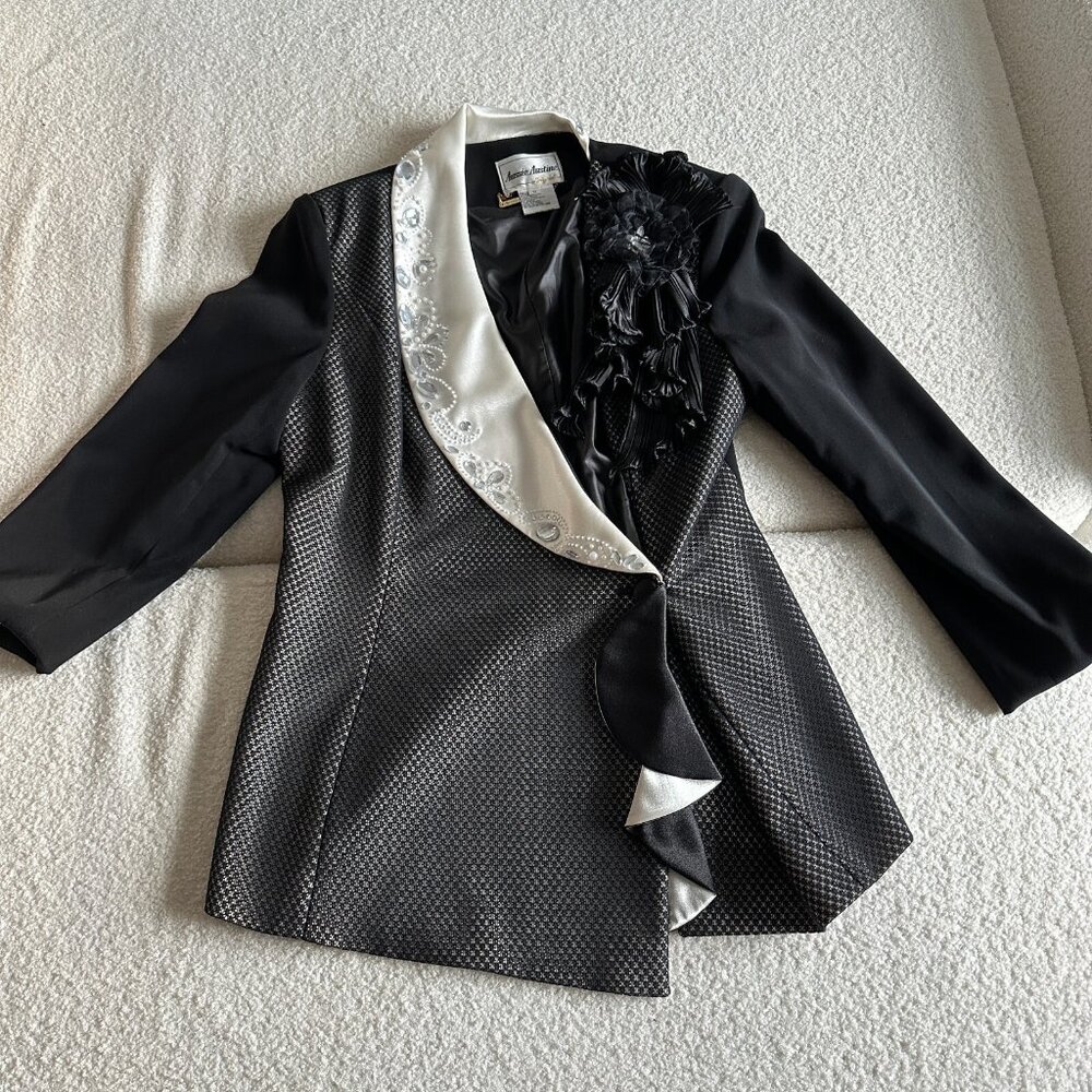 Aussie Austine Women's Black Suit Jacket, Size 12 – White‎ Detail & Black Flower